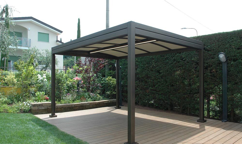 gazebo-in-metallo-per-giardino-esterno-illuminato